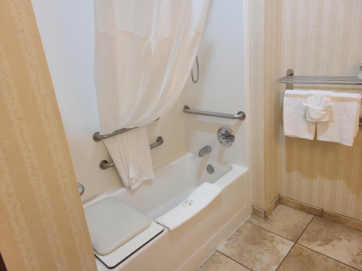 Quality Inn & Suites Wellington - Fort Collins Eksteriør bilde